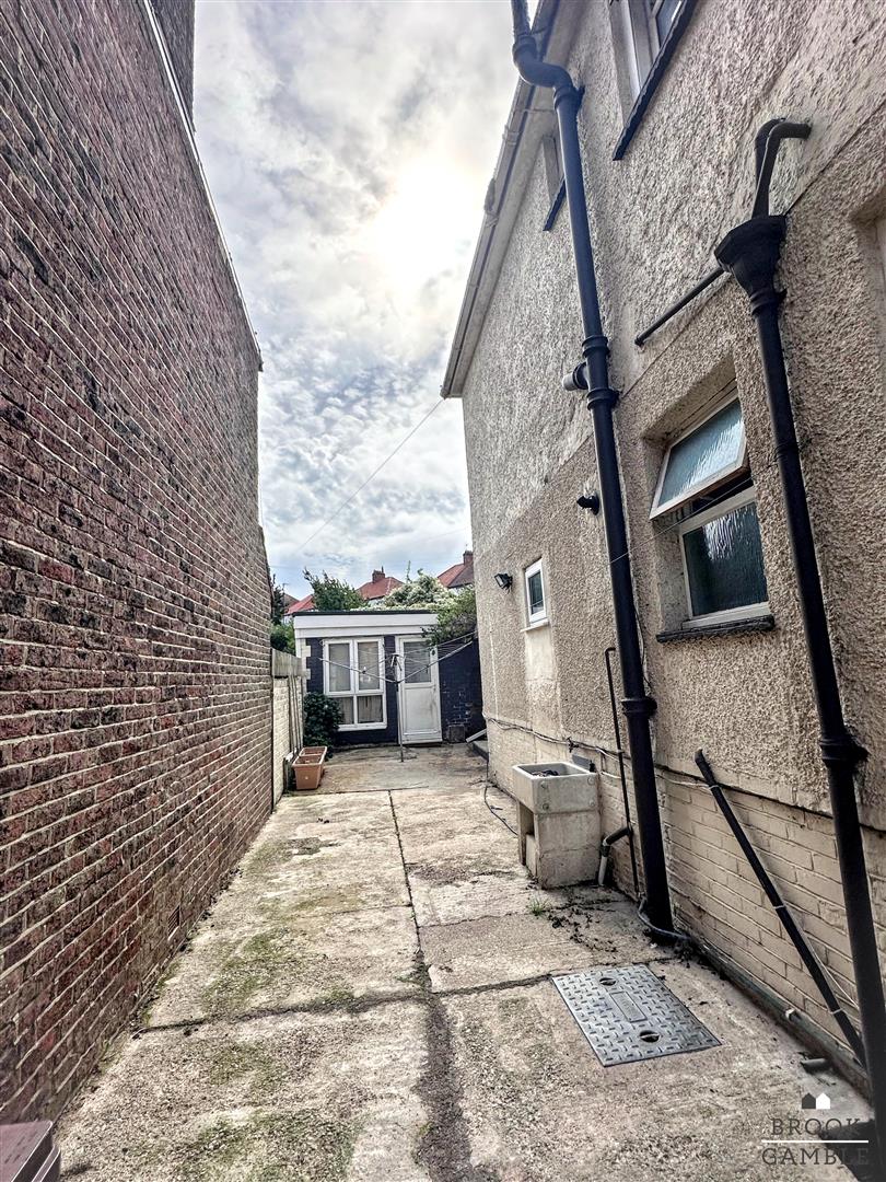 4 Bedroom House. Upwick Road in Eastbourne, East Sussex 34